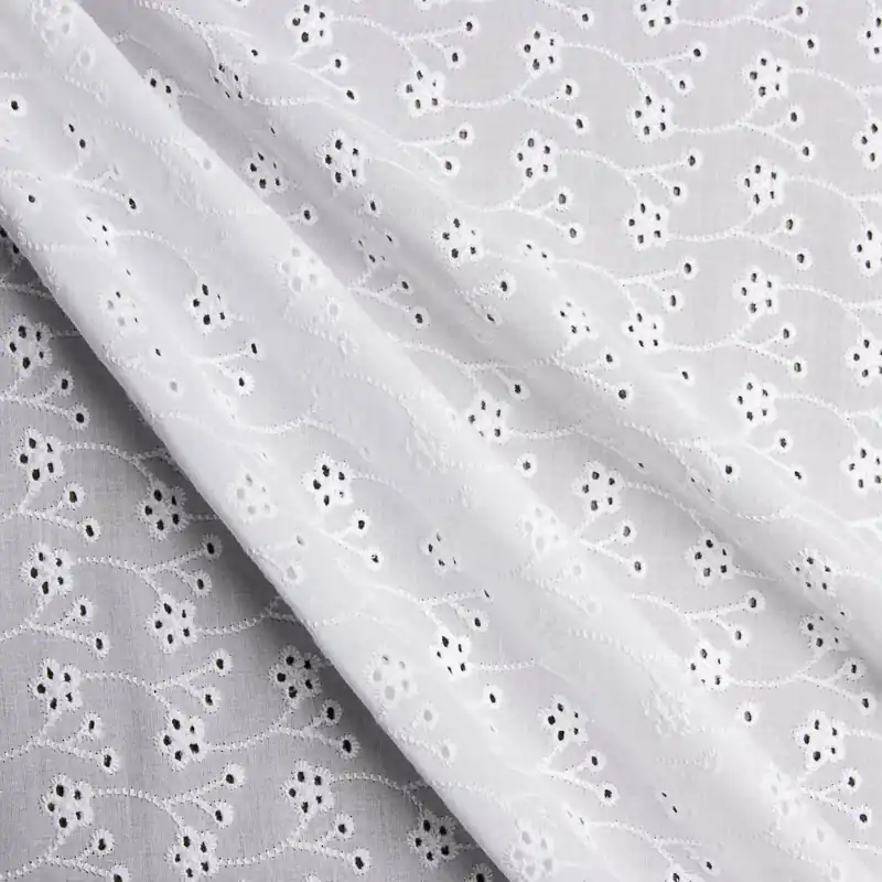 Bordado Suizo Flor Trébol Blanco Natural Moderno