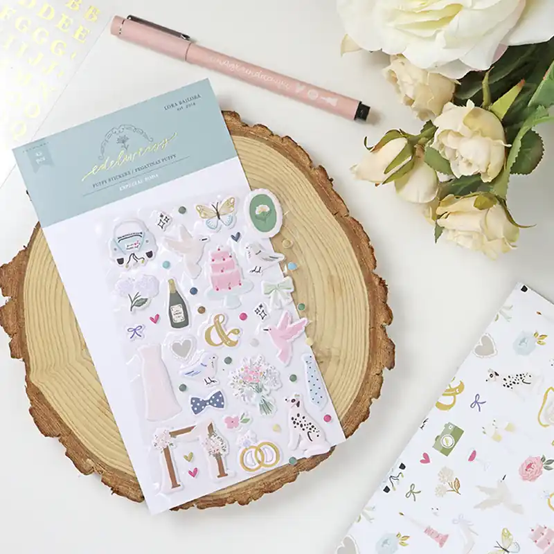 Últimas Unidades Puffys ilustraciones de boda, de Lora Bailora