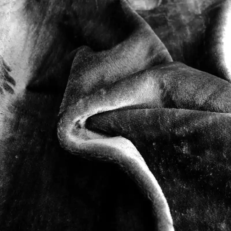 Disponible Ahora Tela Pelo Corto Negro