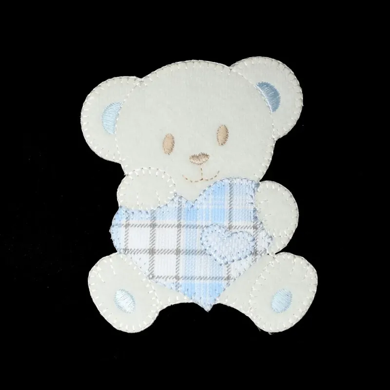 Alta Calidad Aplicación oso con corazón de cuadros - Celeste