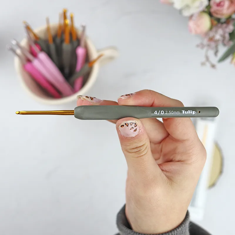 Ganchillo Gold 2.50 mm, de Tulip Artesanal