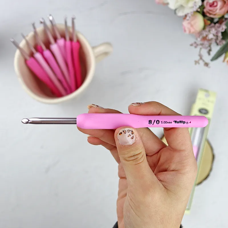 Ganchillo Rosa 5.00 mm, de Tulip Económico