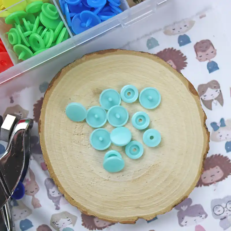 Broches plásticos de presión Aqua Precio De Oferta