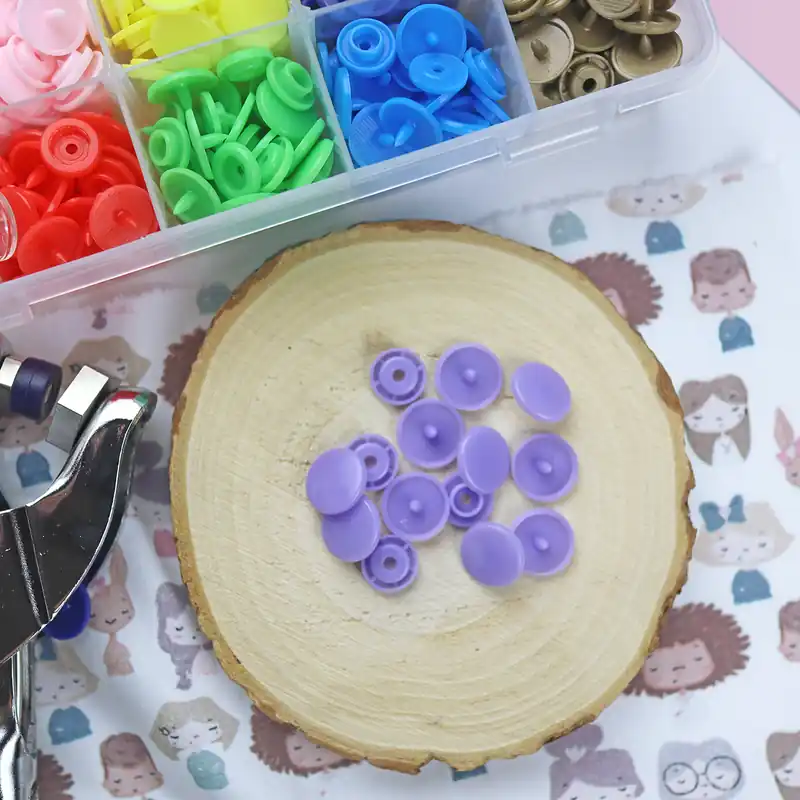 Broches plásticos de presión Lila Bestseller