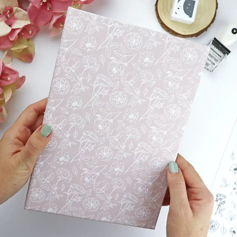 Carpeta 4×8″ Camelias de Alúa Cid Disponible Ahora