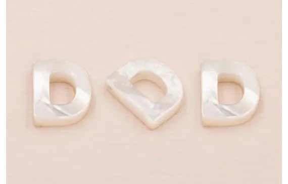 Letra Nacar D 10mm agujero horizontal superior Exclusivo