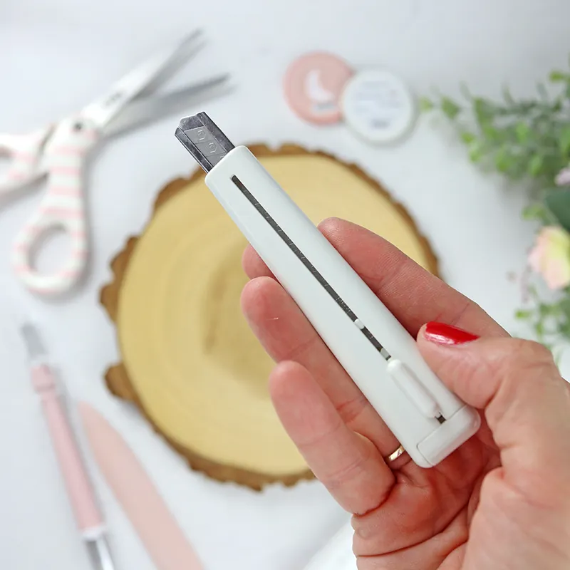 Cúter Blanco de Kokuyo Barato