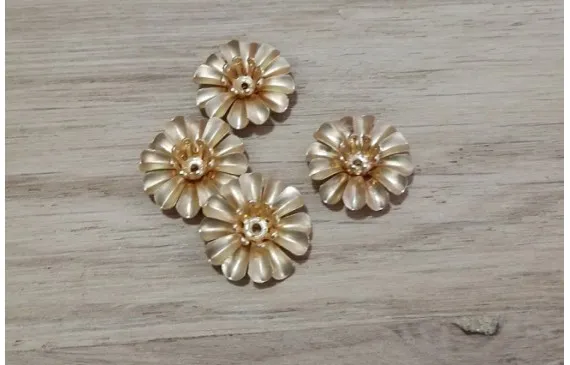 Cuenta Flor estambres 14mm Oro Mate Pago Seguro