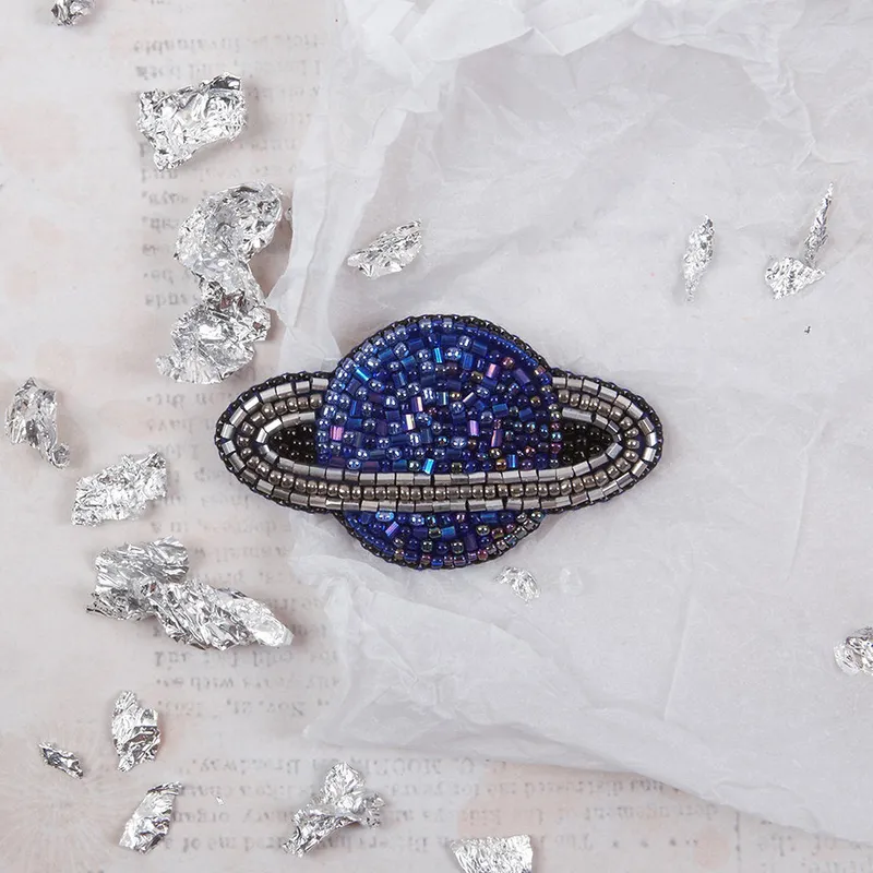 Entrega Rápida 10-010 Broche. Saturno - Klart - Kit Para Bordar con Abalorios