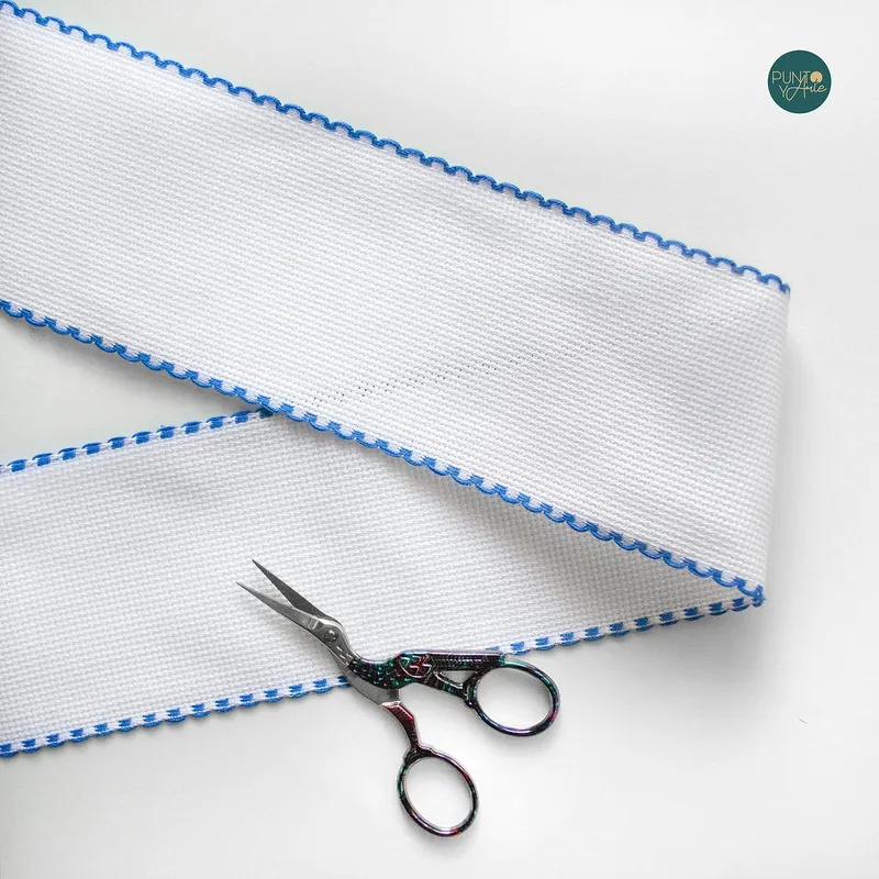 Cinta de Entredos 80 mm - Aida 14ct. con Ribete Azul de ZWEIGART Promoción Exclusiva