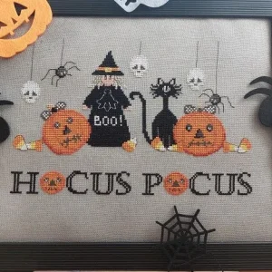 Comprar En Línea CV 215 Foto di gruppo di Halloween - Gráfico Punto de Cruz - Serenità di Campagna