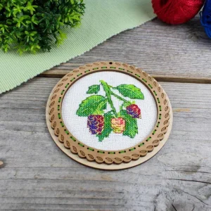 Venta Final Bordado en madera MP Studia SO-132 – Miniatura “Bayas de verano: Moras”
