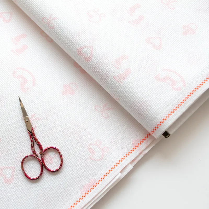 Última Oportunidad Tela AIDA 3706/4249 en Baby Rosa 14 ct. - ZWEIGART: Suavidad y Elegancia en Punto de Cruz - 150x198