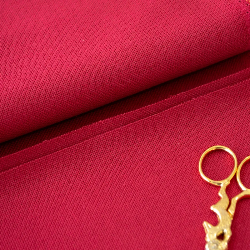 3835/906 Tela Lugana 25 ct. Color Victorian Red de ZWEIGART para punto de cruz - 140x248 De Moda