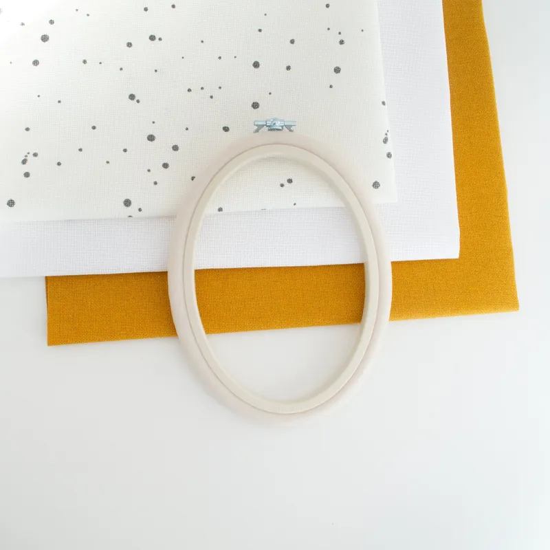 Descuento Bastidor-Marco Flexi Hoop Oval de Nurge: Elegancia y Funcionalidad en Blanco para tus Bordados - No:2 / 230-7 - 11.5x15 cm