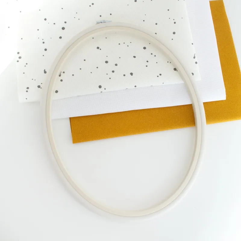 Garantía Incluida Bastidor-Marco Flexi Hoop Oval de Nurge: Elegancia y Funcionalidad en Blanco para tus Bordados - No:5 / 230-10 - 22x27 cm