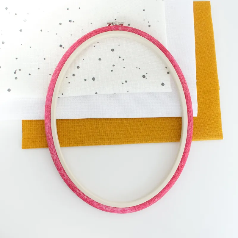 Bastidor-Marco Flexi Hoop Oval de Nurge: Encanto y Funcionalidad en Color Rosa - No:4 / 230-9 - 18x23 cm Moderno