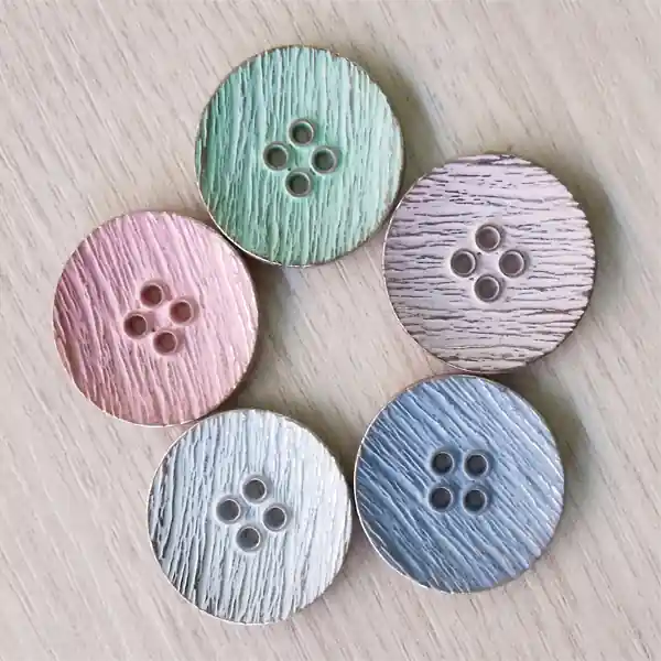 Botón Metálico con Textura Exclusivo