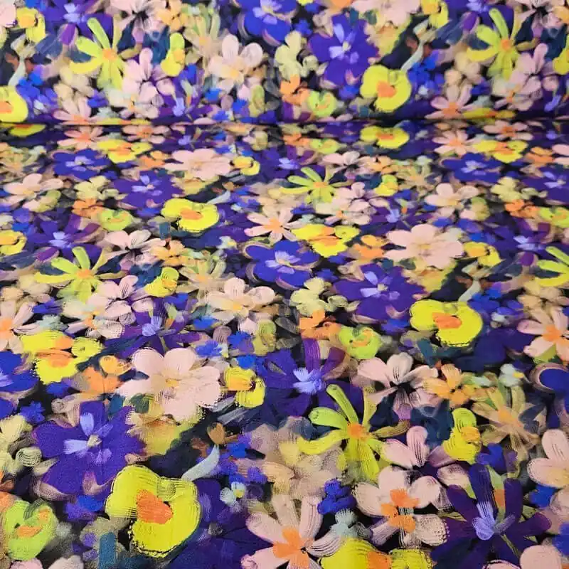 Tela de Viscosa Morada Flores flúor (ancho 1,45M) Últimas Unidades