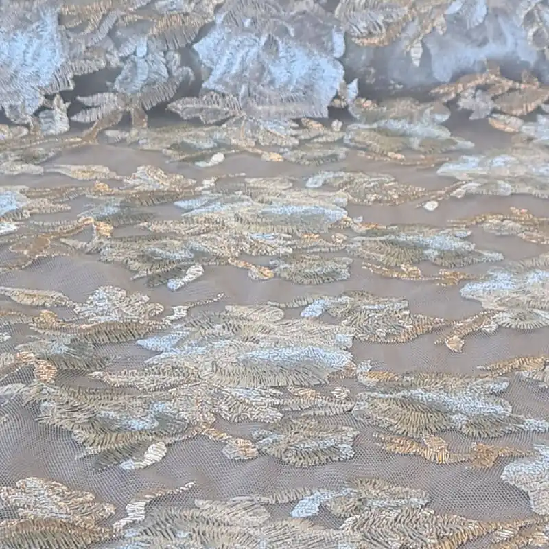 Pedido Al Por Mayor Combinado Tela de Tul con Encajes de Flores Bordados de Hilos color Oro y Plata y Satén Gris (ancho 1,30M)