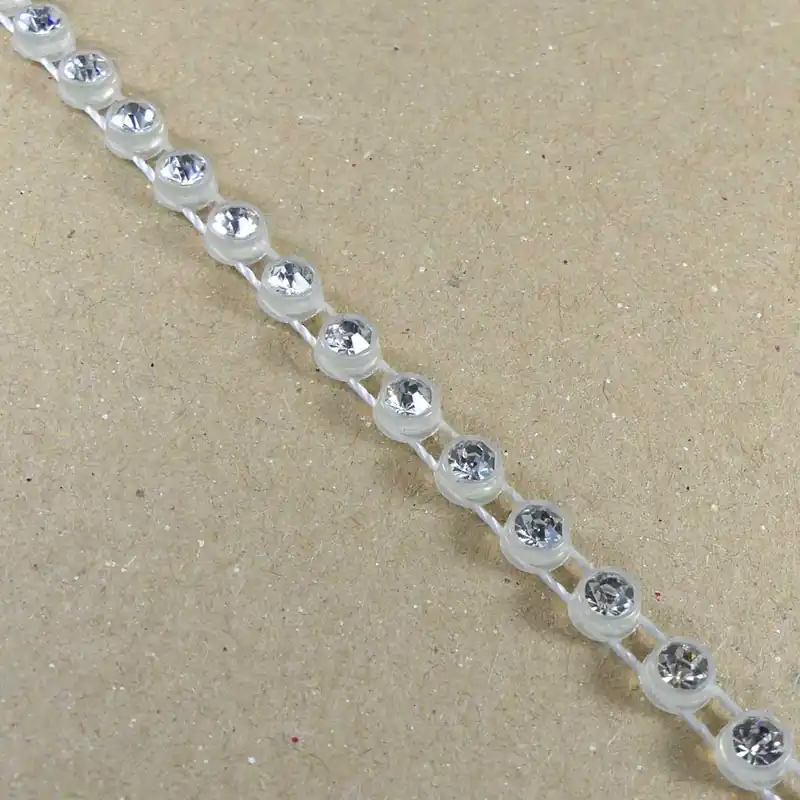 Precio Reducido Galón transparente de strass de una fila. 3mm - Transparente